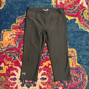 Under Armour Charcoal Leggings grey women’s small cropped capri
